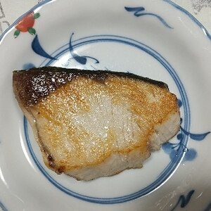 フライパンのコツ☆　簡単「ブリ塩焼き」